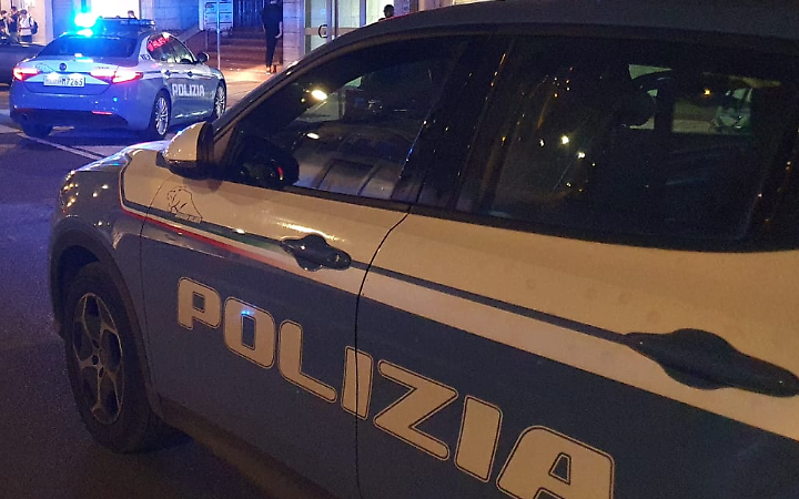 Aggredisce la ex e poi minaccia di morte i poliziotti