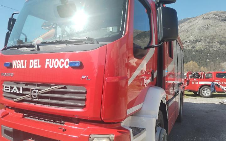 Incendio alla Reno De Medici. Fiamme in un magazzino