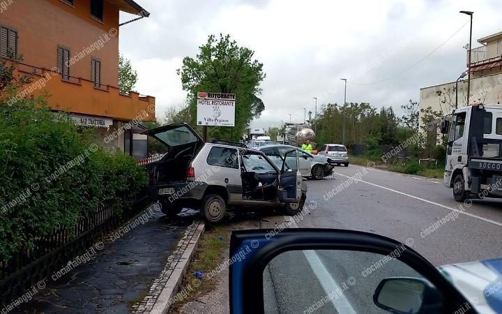 Violento scontro fra tre auto. Tre persone ferite: grave un uomo di Cervaro
