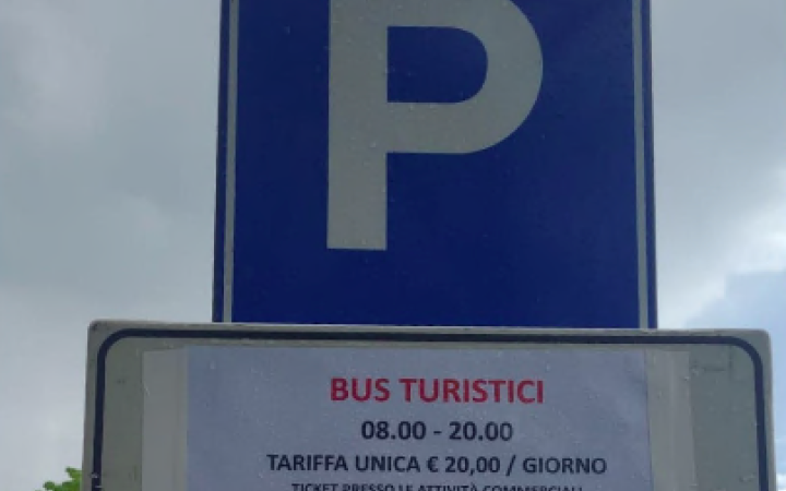 Scatta il ticket d&rsquo;ingresso per i bus turistici in paese