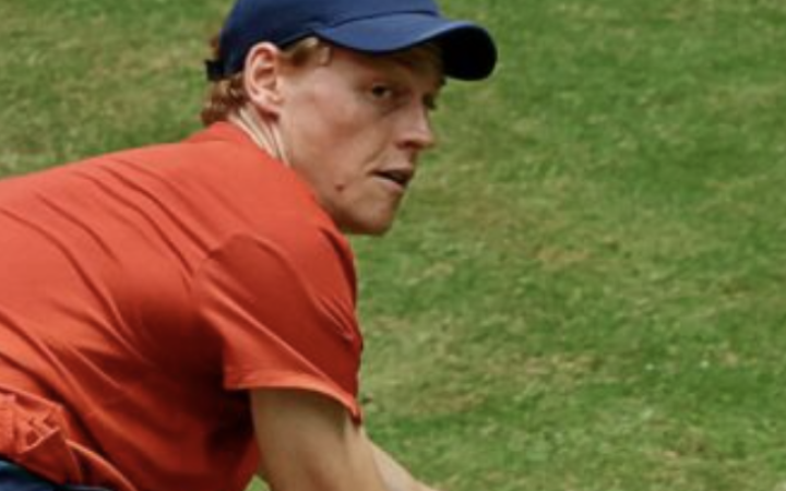 Sinner, Cobolli e Sonego avanzano ad Halle: fantastico tris