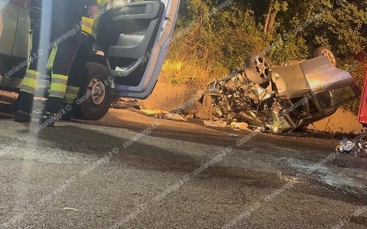 Terribile incidente nella notte. Quattro le vittime