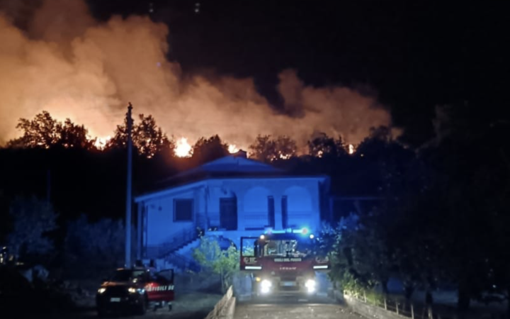 Incendio in localit&agrave; Monticelli. Salvati due anziani