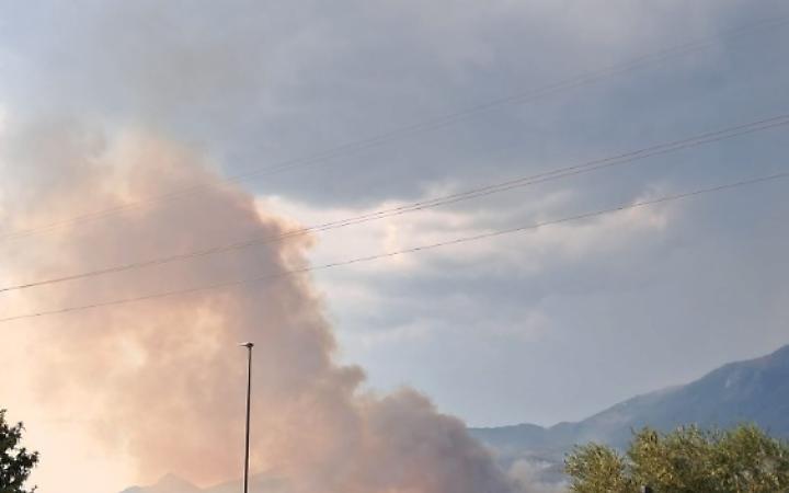 Maxi incendio: operazioni di spegnimento senza sosta