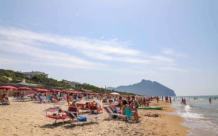 Tutti in spiaggia. A caro prezzo