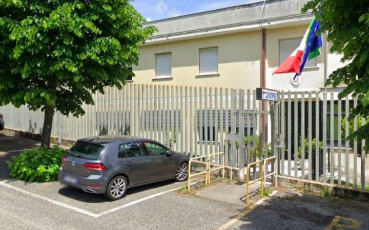 Danno fuoco a scarti di rifiuti: denunciati