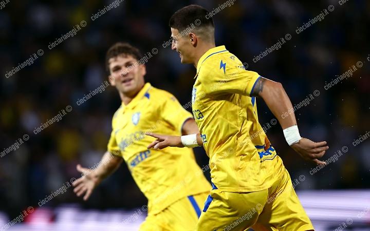 Pagelle Pescara-Frosinone: Oyono eccezionale, Calvani impeccabile