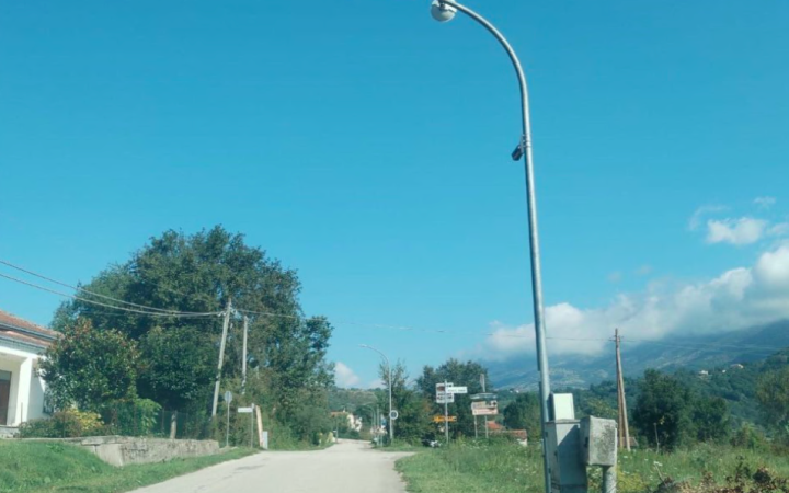 Resti umani in un campo. Si cercano indizi dalle telecamere