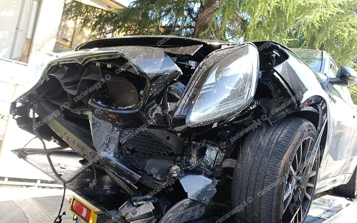 Incidente tra una Maserati e una Spider in superstrada
