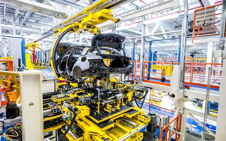 La crisi dell'automotive e il "cortocircuito" dell'elettrico