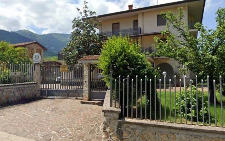 Maltrattava la compagna e il figlio minorenne: uomo allontanato dalla casa