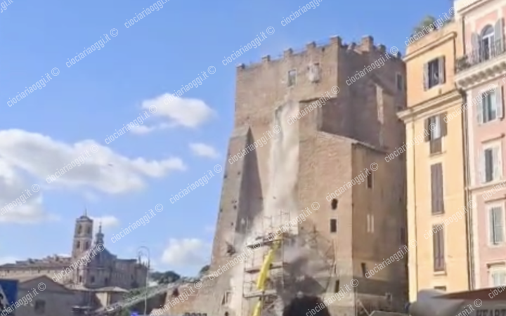 Crollo Torre dei Conti, &egrave; morto Octay Stroici, l'operaio rimasto sotto le macerie