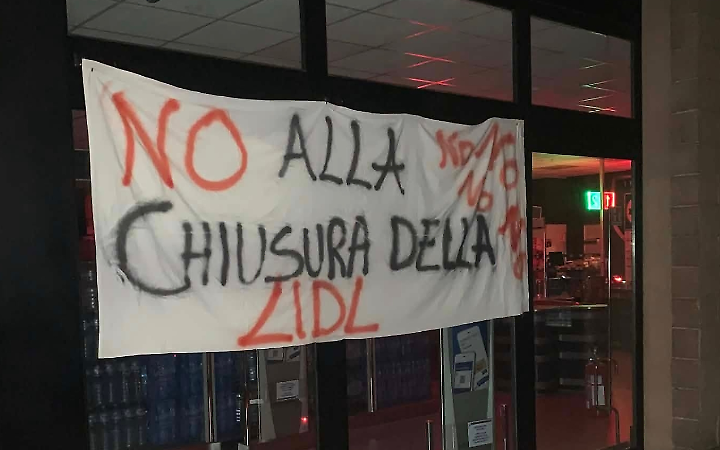 Lidl chiude. I residenti protestano