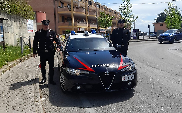 Furto di cosmetici al centro commerciale "Le Pigne": arrestate