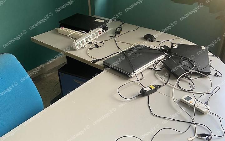 Furto a scuola, rubati 40 computer