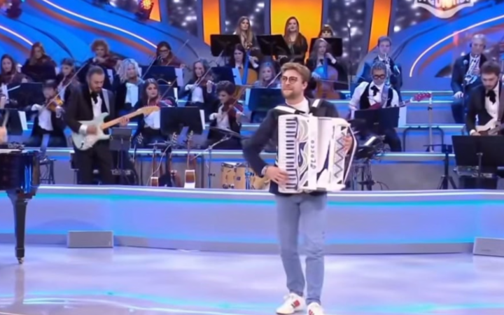 Con la sua fisarmonica conquista &ldquo;La Corrida&rdquo;