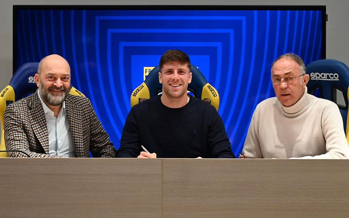 Bracaglia e il Frosinone ancora insieme: rinnovo fino al 2028!