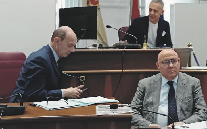 Comune, stallo alla... messicana