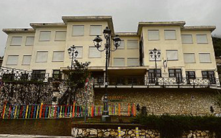 I lavori sono in ritardo, slitta la riapertura