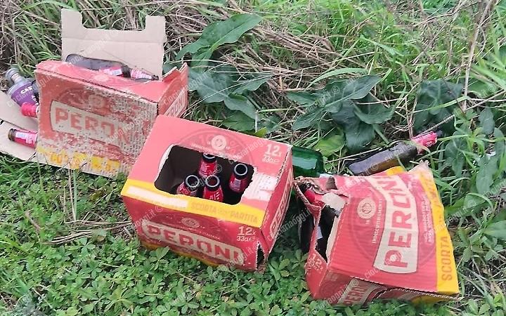 Cartoni e vetri in strada: allarme rifiuti in via Sferracavalli