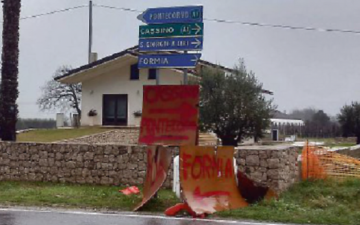 Masso sulla 630, tutti in campo