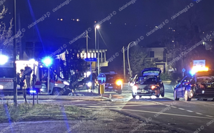Incidente stradale tra un furgone e un'auto