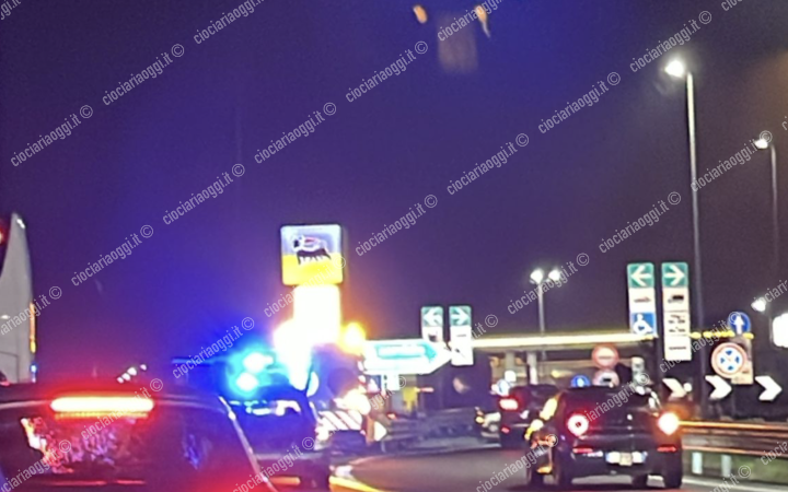 A1, raffica di gomme bucate e auto danneggiate