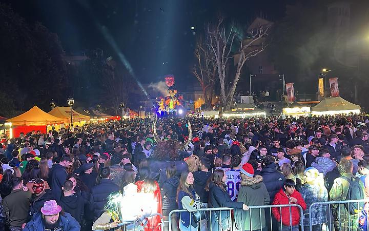 Il maltempo mette in pausa il Carnevale. Slitta la sfilata