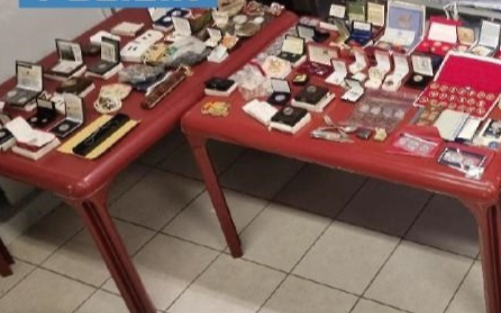In auto gioielli e monete d'oro per 500.000 euro. Denunciato