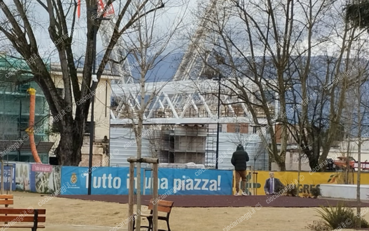 Stazione, il nuovo sovrappasso gi&agrave; svetta