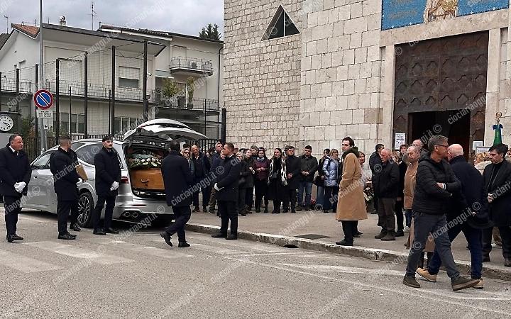 Una folla commossa per Graziella Sorrenti