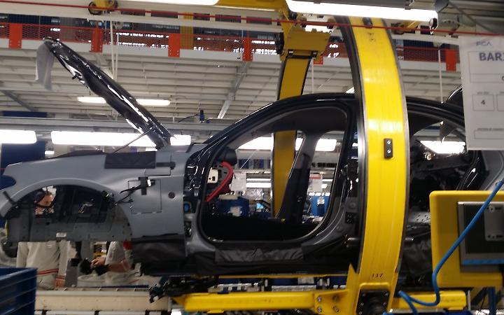 Stellantis, ennesimo fermo produttivo: i sindacati si mobilitano