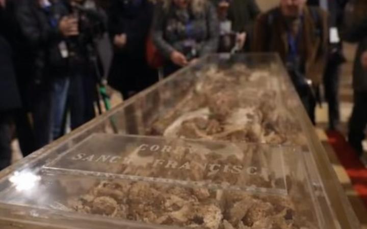 Esposte per la prima volta le spoglie di San Francesco