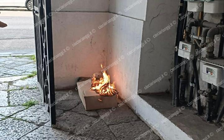 Incendio vicino un contatore del gas: tragedia sfiorata