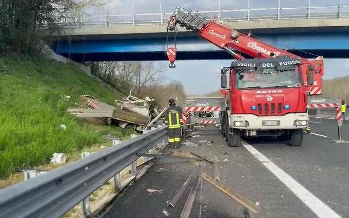 Incidente mortale in A1: perdono la vita tre operai di Acuto