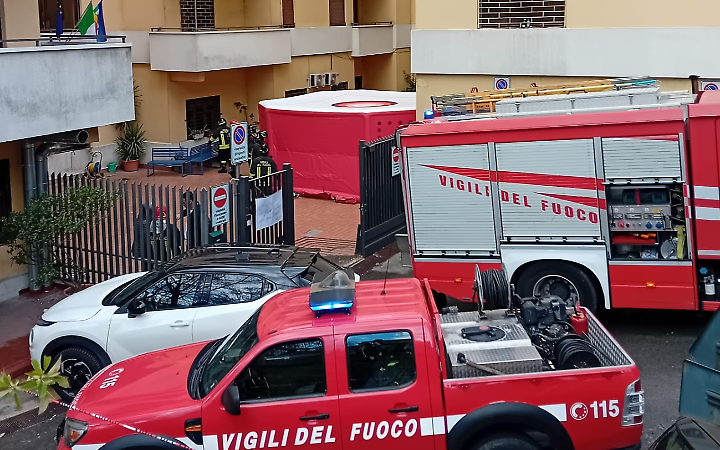 Paura all'IIS Alessandro Volta: studentessa si barrica in bagno