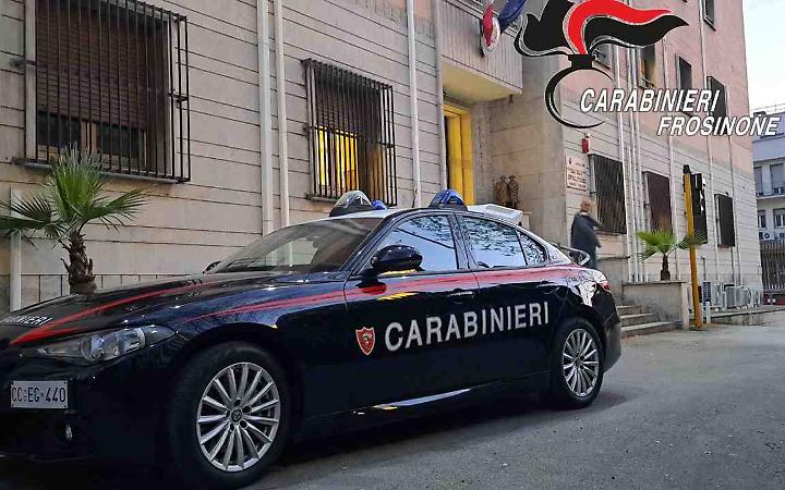 Ossessiona la sorella tra telefonate e insulti: scatta il braccialetto elettronico