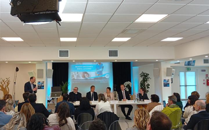 "Restiruire futoro": firmato il protocollo d'intesa per il reinserimento lavorativo delle persone fragili