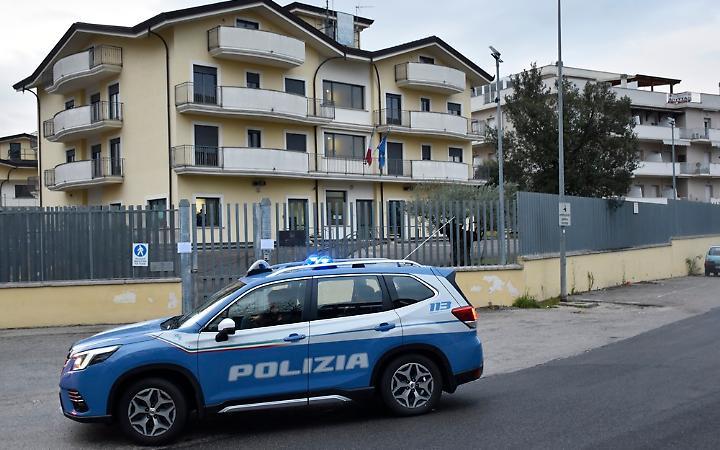 Con la droga in un parcheggio: arrestati tre giovani