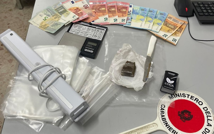 Al lago con la droga: due giovani sorpresi dai carabinieri