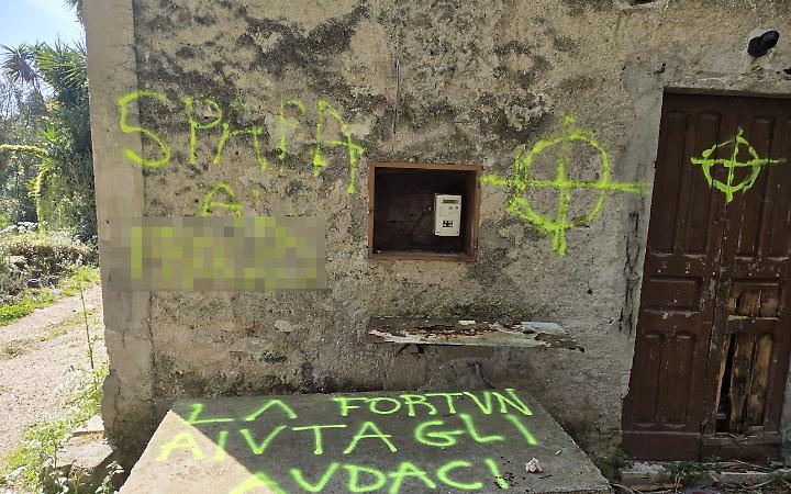 Scritte omofobe ed estremiste agli Horti di Porta Paldi