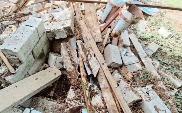 Cinque metri cubi di rifiuti interrati: denunciata una donna