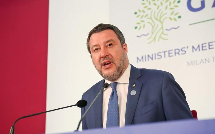 Metti una sera a cena con Salvini