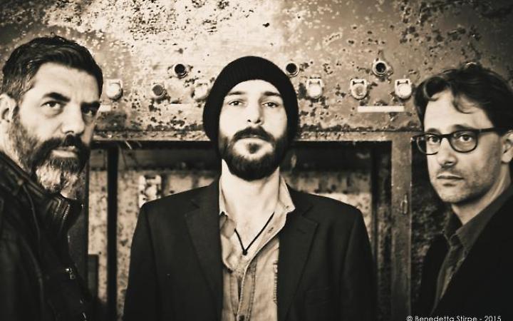 Intervista agli Oil: "Suonare dal vivo &egrave; come entrare nella tana del Bianconiglio"