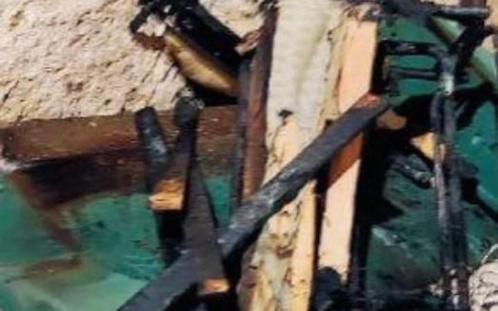 Fumo e fiamme in centro, scoppia il rogo in un'abitazione: paura per un'anziana