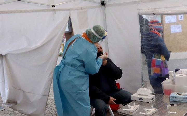 Covid, in calo Rt e incidenza