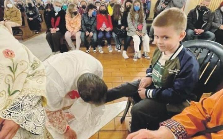 Guerra, una lavanda dei piedi che ci unisce all'Ucraina: l'emozionante momento