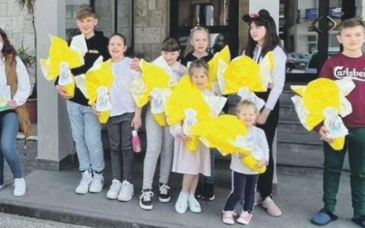 Uova pasquali in dono ai bambini ucraini: negli occhi il ricordo della guerra