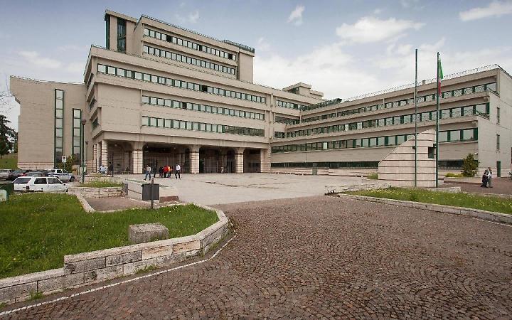 Occuparono la vecchia stazione. Giudizio immediato per madre e figlie