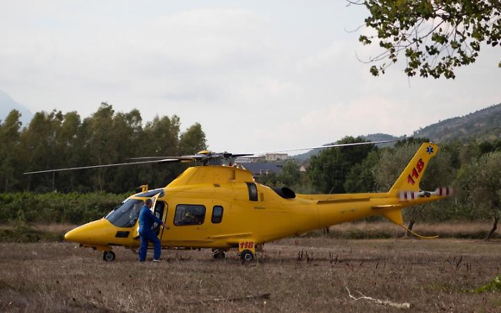 Scivola e batte la testa. Trasportato in ospedale con l'eliambulanza